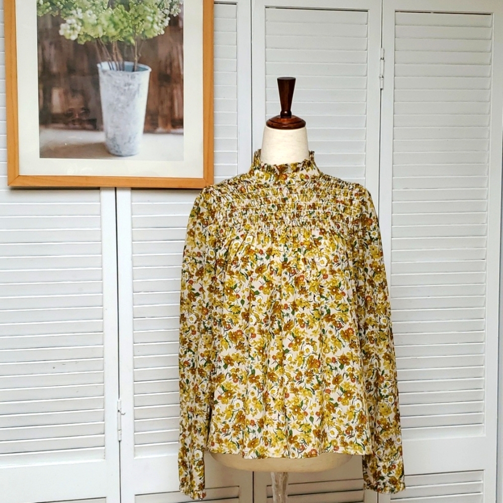 TOPSHOP Smocked Floral Print Blouse Size 4